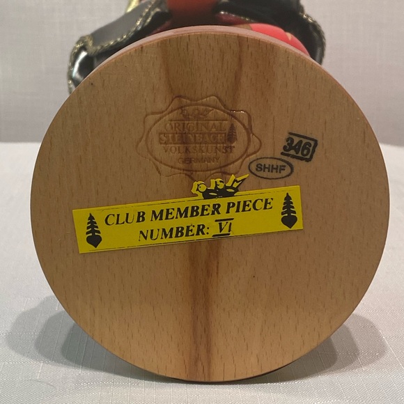 Steinbach "Captain Guido" of the Swiss Guards Nutcracker Club Member Piece IV - Picture 4 of 16